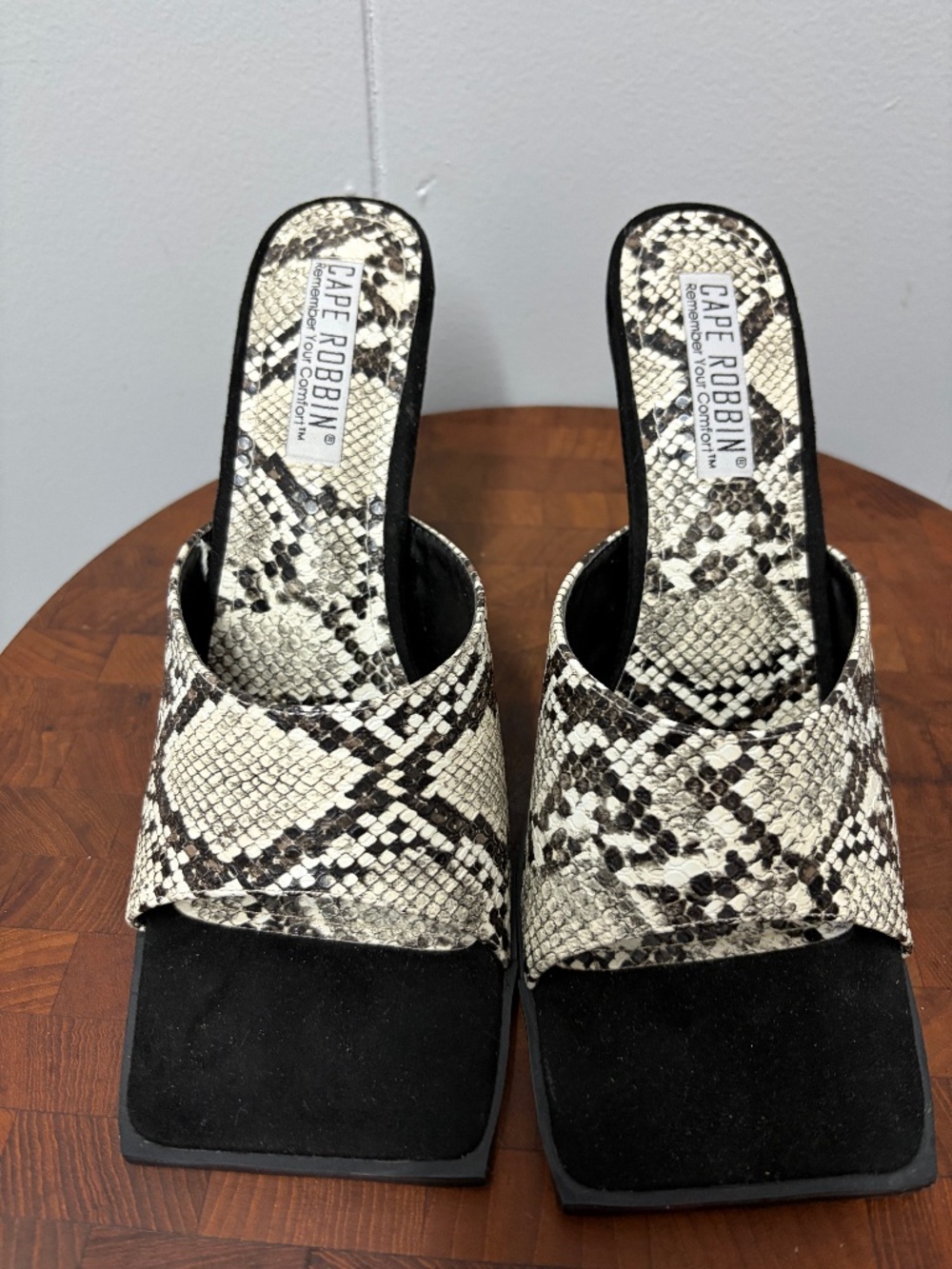 Cape Robbin Tristen Snake Print Slip On Sandals Women's Size 9